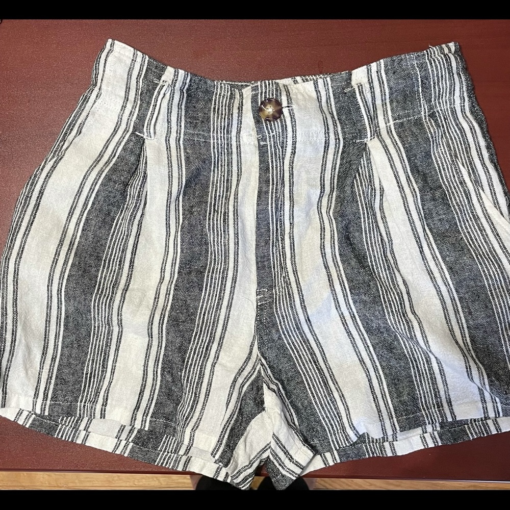 Maury pleated Black and white Linen Shorts